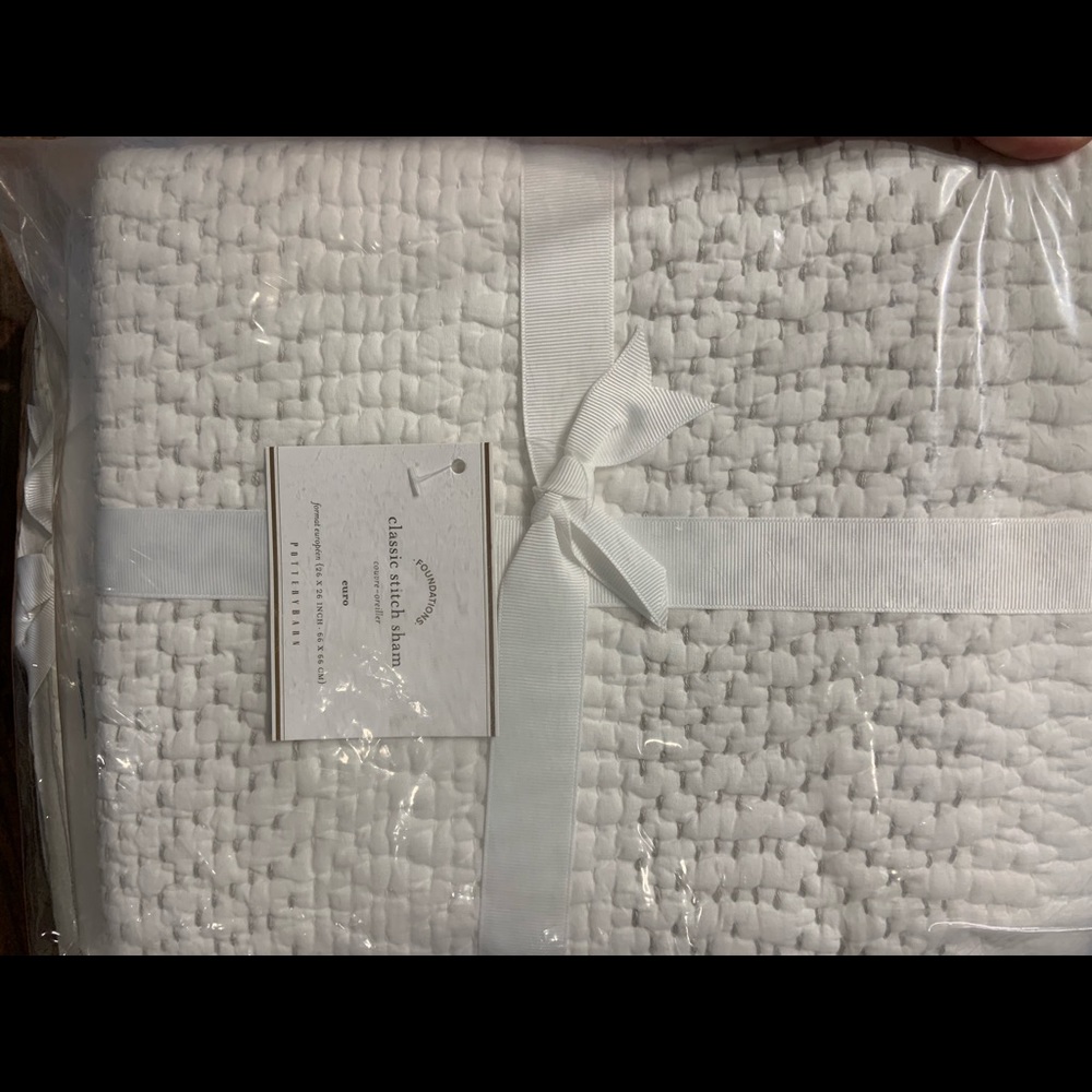 Potterybarn Queen quilt and 2 Euro Shams. New